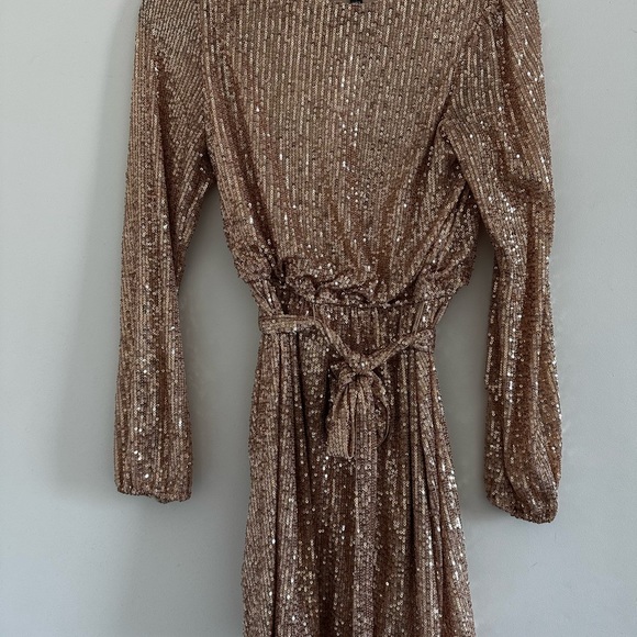 Gold dress - Picture 2 of 2